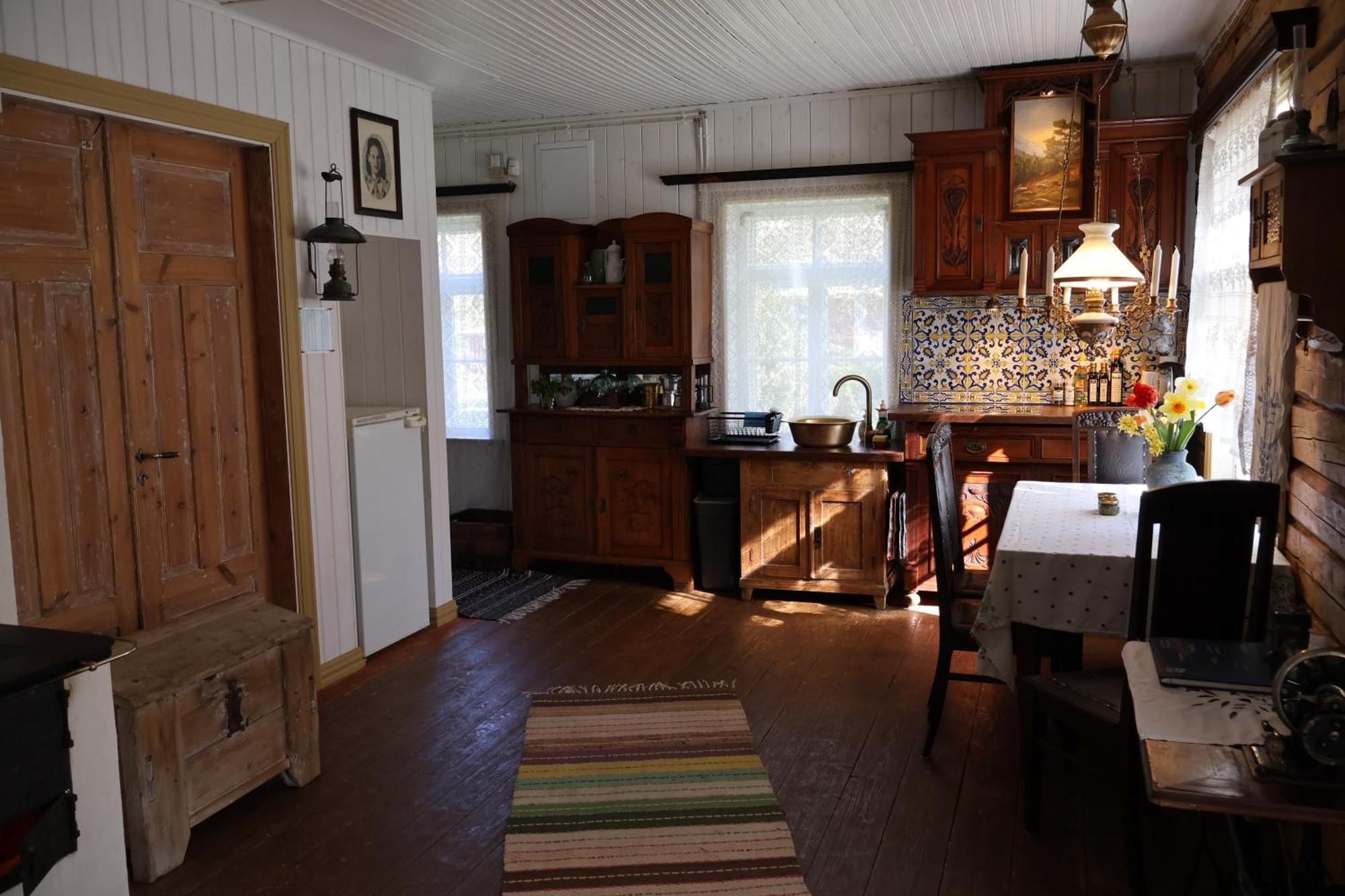 Leesi Kuelalistemaja Hotell Exteriör bild